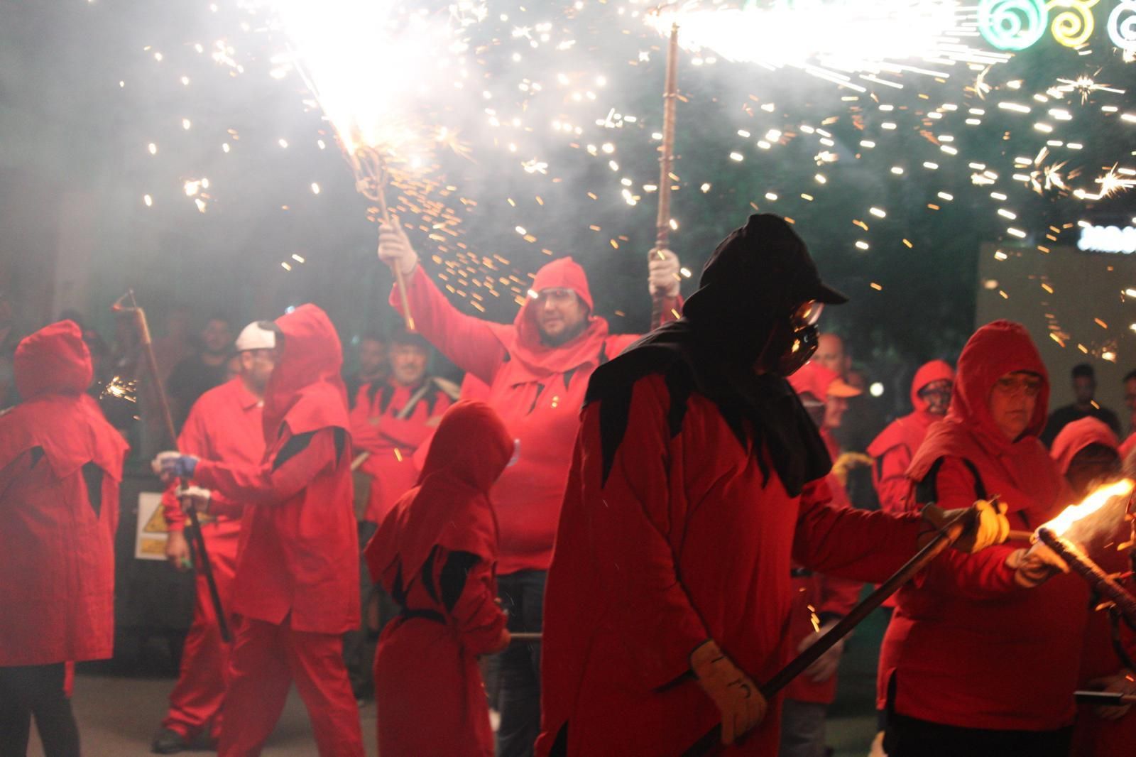 Multitudinario correfoc en las fiestas de El Campello