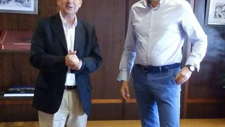 Vigo y Valladolid acuerdan cooperar | El alcalde de Vigo,  Abel Caballero, se reunió ayer con su homólogo de Valladolid, Óscar Puente, para abordar los puntos de encuentro que existen entre ambas urbes, como la industria de la automoción o la movilidad sostenible. Ambos regidores pactaron colaborar e intercambiar experiencia. Caballero elogió además la labor de Puente como primer edil de Valladolid.