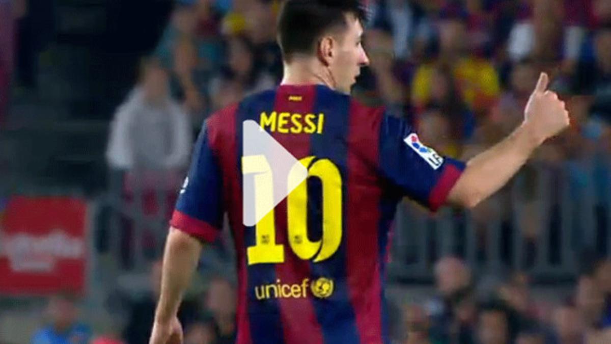 Leo Messi se dirige al banquillo del Barça durante el partido contra el Eibar