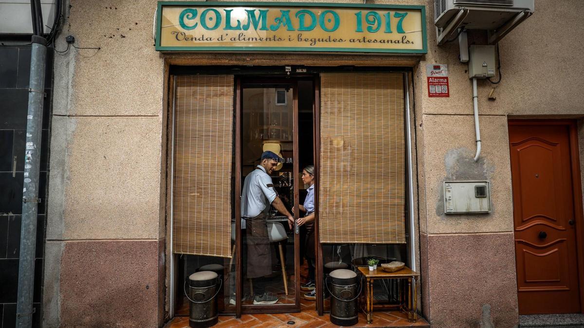 La entrada del Colmado 1917 en Terrassa.