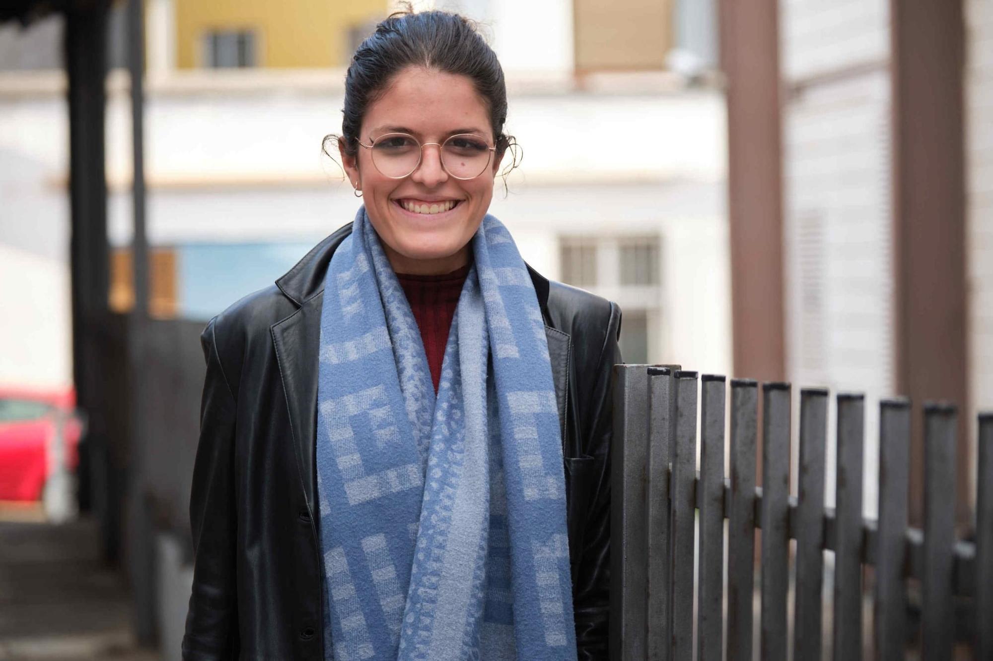 Ines Rodriguez Rivero tiene 19 años, vive en Santa Cruz de Tenerife y estudia Periodismo en su respectiva facultad en la Universidad de la Laguna. Es la hermana mayor de la casa y desde siempre ha tenido los objetivos claros dobre lo que quiere como, comunicar, cantar, escribir e informar de las cosas que suceden.