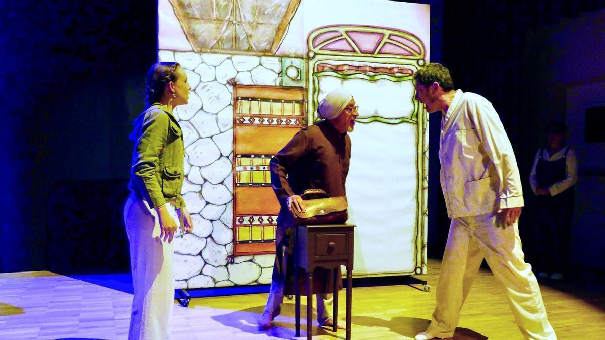 Un moment de la representació del relat 'El verí' amb Alfons Gumbau Ymbert -a la dreta- estrenant-se amb la Funcional Teatre.