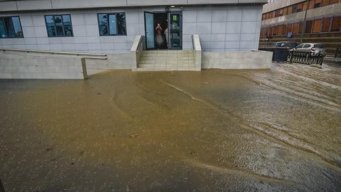 LAS PALMAS DE GRAN CANARIA. Lluvias en la ciudad de Las Palmas de Gran Canaria.  | 03/04/2019 | Fotógrafo: José Pérez Curbelo