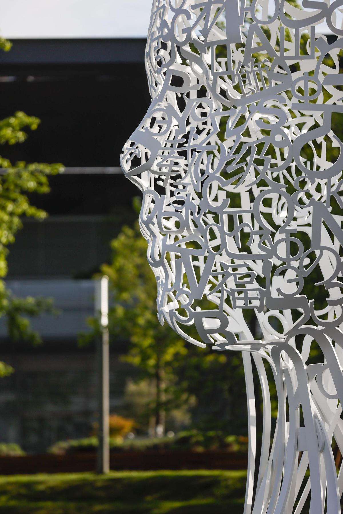 Nueva escultura del artista Jaume Plensa en Madrid