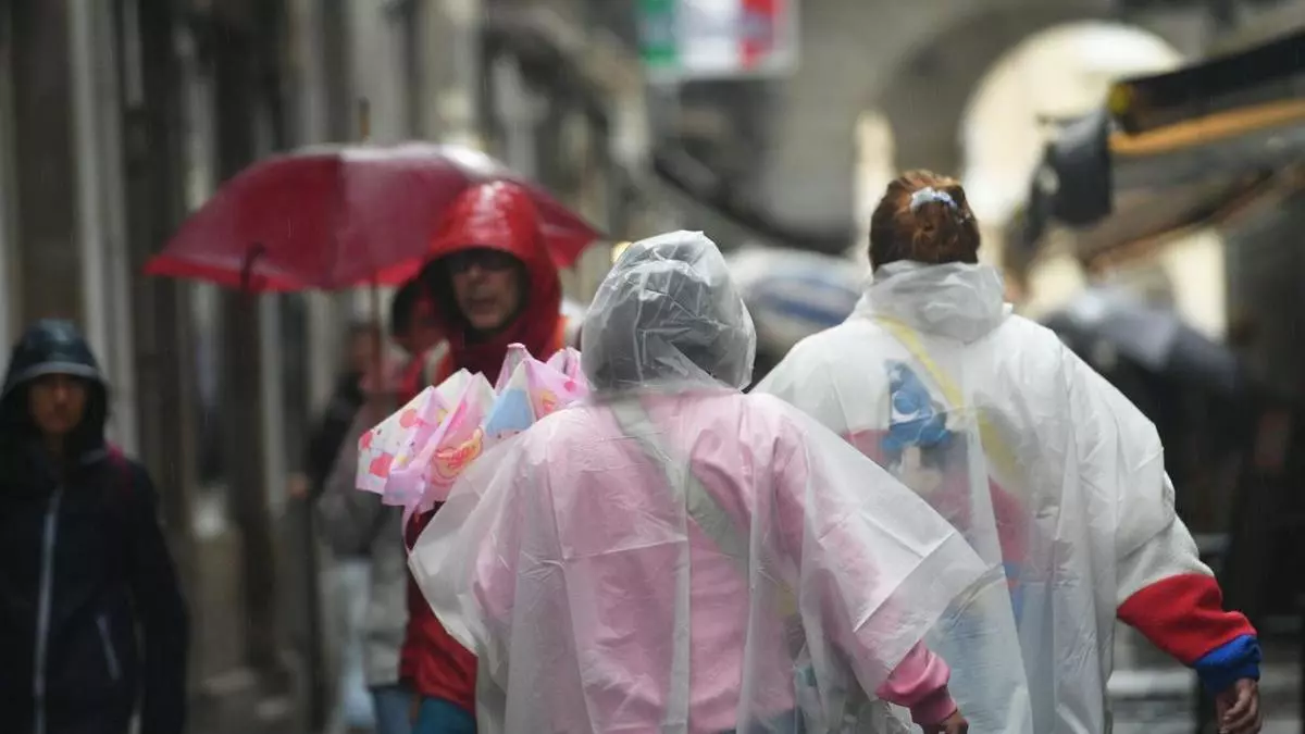 La lluvia acompaña el inicio del curso en A Coruña, con cambios hacia el fin de semana