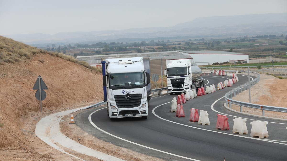 El tráfico pesado es el más habitual en la N-232 y en la autovía A-68.