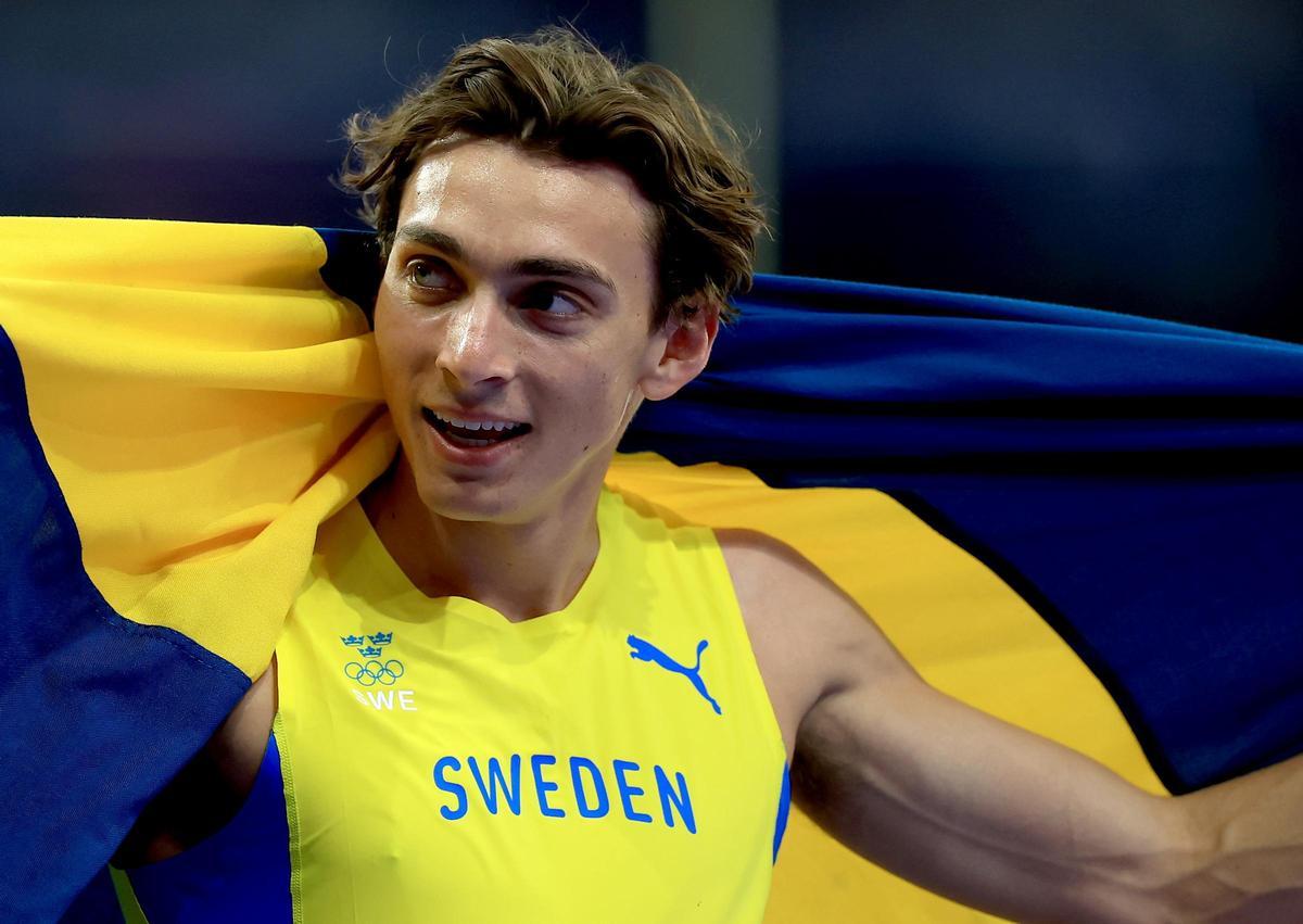 Armand Duplantis bate el récrod del mundo de salto de pértiga.