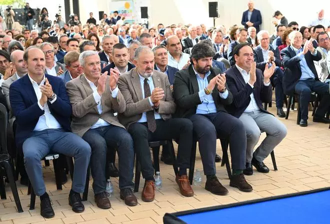 Acto en defensa del trasvase en Pilar de la Horadada con la presencia de los presidentes autonómicos de la Comunidad Valenciana y Murcia, convocado por los regantes