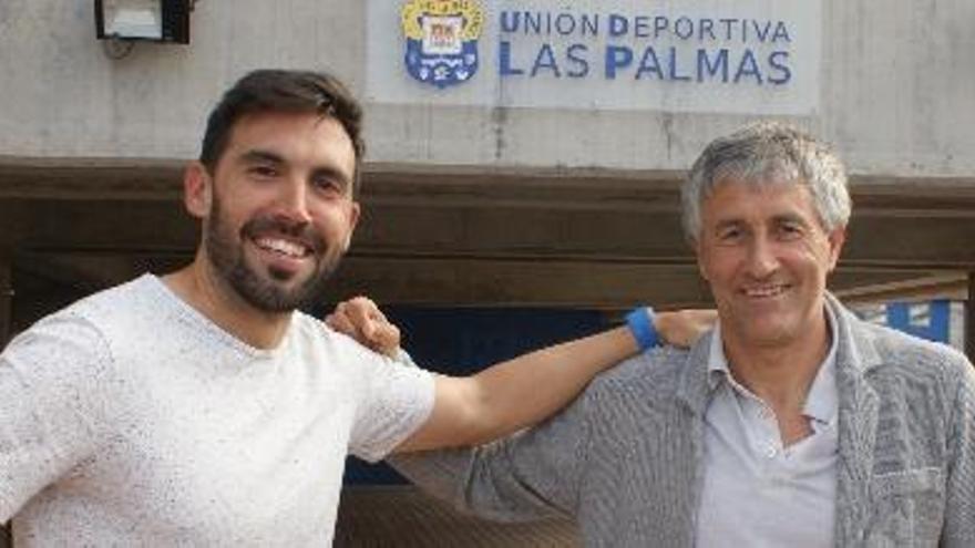 Setién, junto al segundo técnico Sarabia.