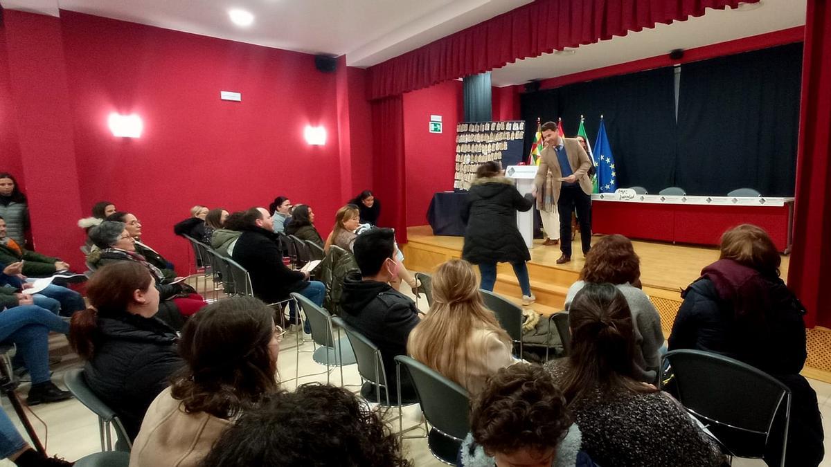 Acto de entrega de las ayudas a natalidad en Cabra.