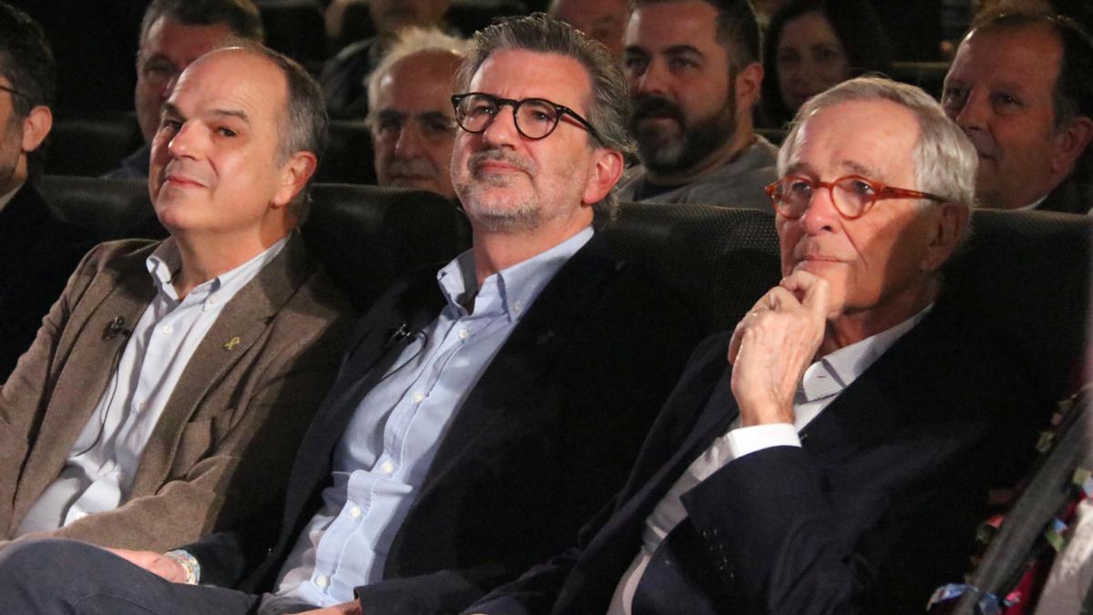 El secretario general de Junts, Jordi Turull, junto a los candidatos a la alcaldía de la formación en Barcelona y Sant Cugat