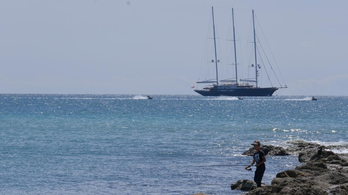 Los fotos del supervelero Koru, que Jeff Bezos ha estrenado en Mallorca.