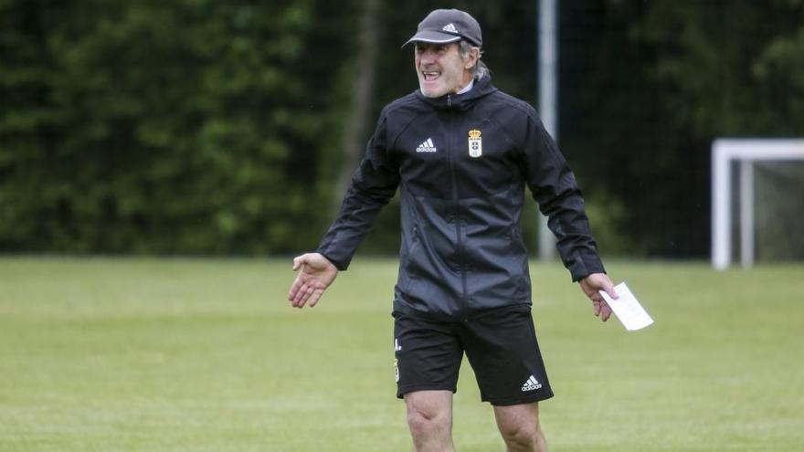 Anquela durante un entrenamiento del Oviedo