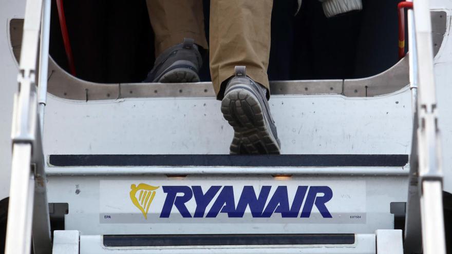 La Generalitat es reuneix amb Ryanair per analitzar el pla de tancar la base de Girona