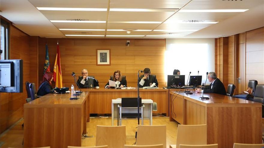 Un acusado de apalear a su padre y amenazarlo de muerte elude su juicio en Castelló