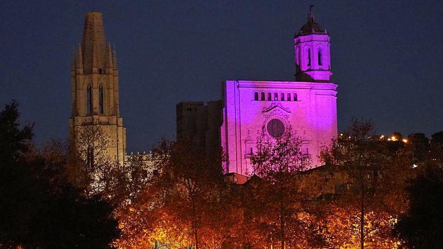 La Catedral de Girona es vesteix de lila per commemorar el Dia Mundial del Nen Prematur