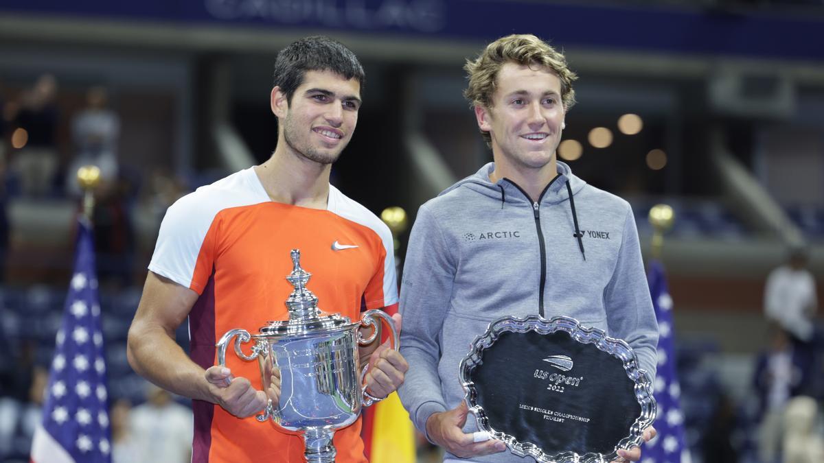 Alcaraz y Ruud, 19 y 23 años, jugaron la final sabiendo que la victoria tenía premio doble, ya que el ganador pasaría también a ser número 1 del mundo