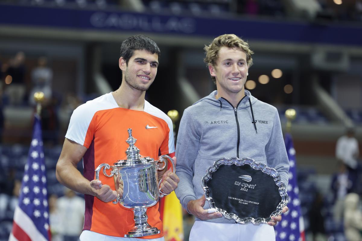 Alcaraz y Ruud, 19 y 23 años, jugaron la final sabiendo que la victoria tenía premio doble, ya que el ganador pasaría también a ser número 1 del mundo