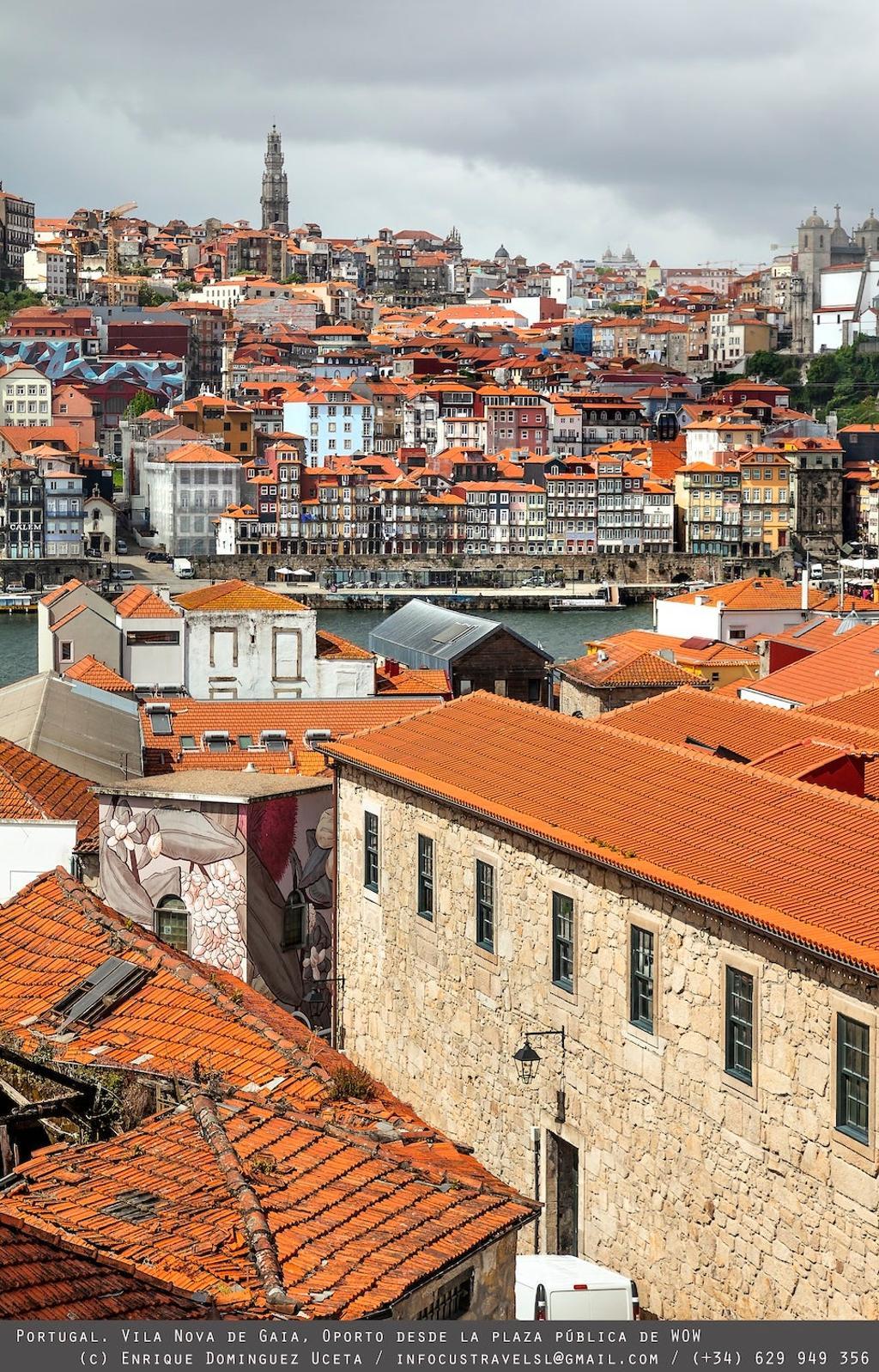 Oporto desde la plaza pública de WOW, en Vila Nova de Gaia.