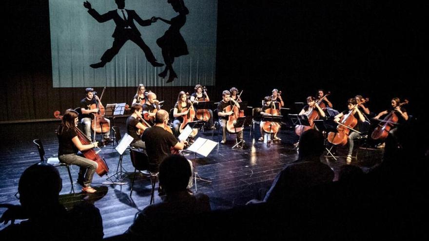 La formació de violoncels Limoncello actua a la Societat