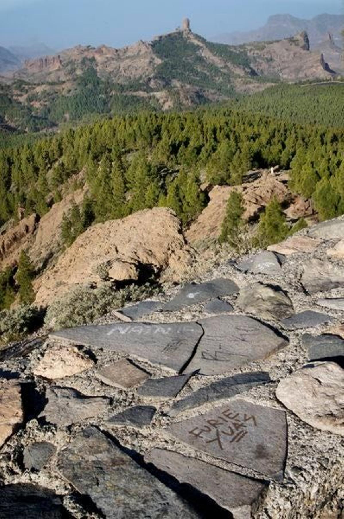 El Roque Nublo desde el Mirador de las Nieves.