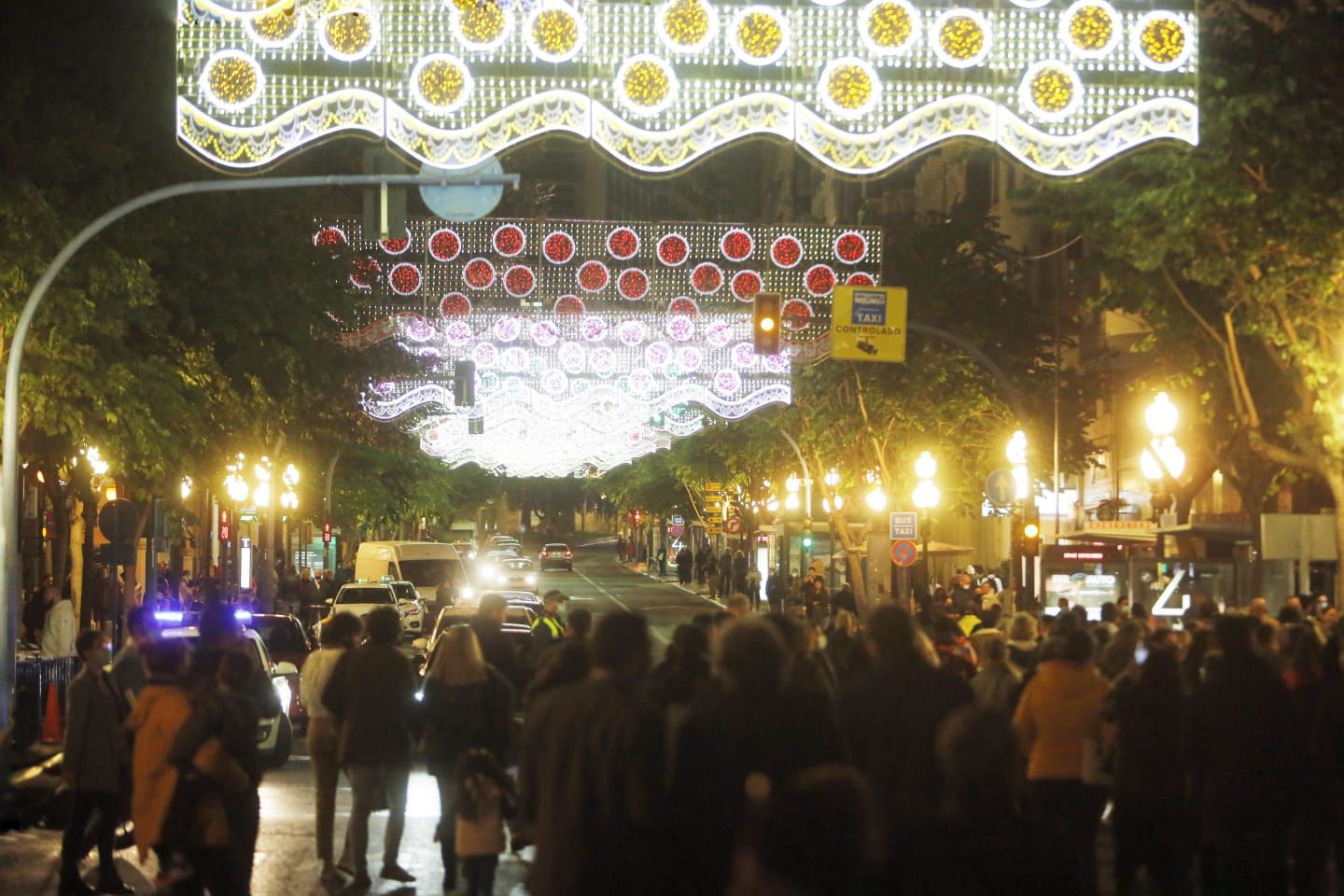 La iluminación navideña ya luce en Alicante con dos millones de leds