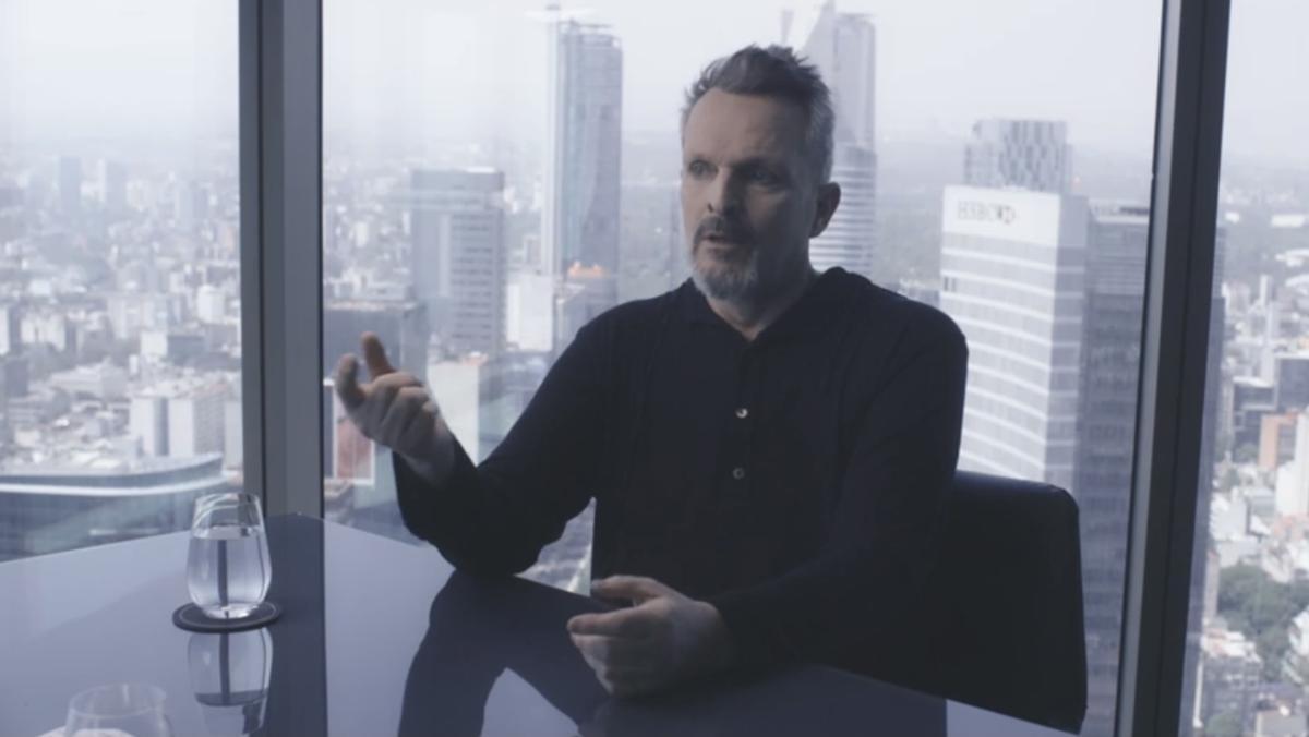 Miguel Bosé «Soc negacionista i ho porto amb el cap ben alt»