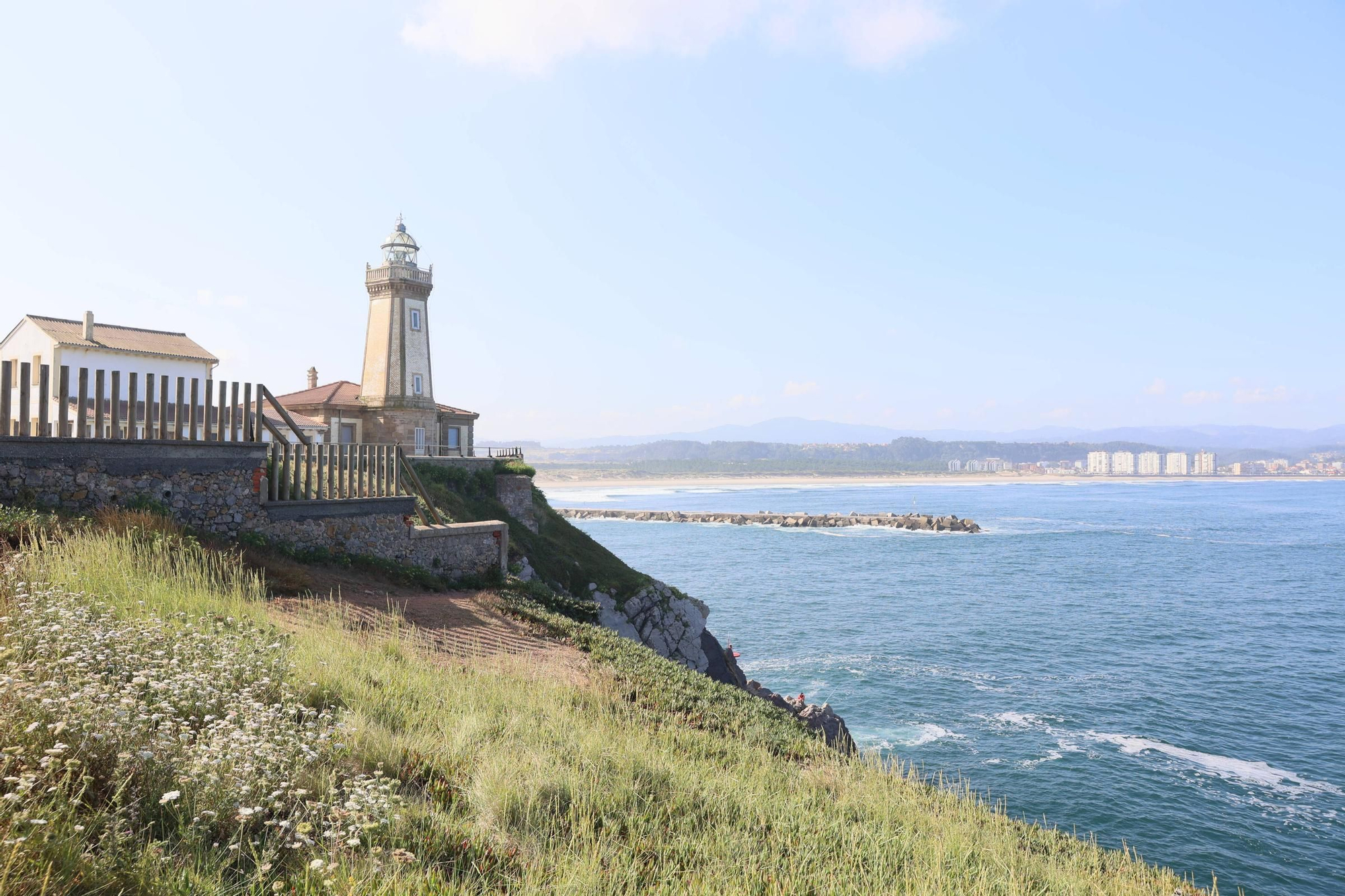 EN IMÁGENES: El faro de Avilés, balcón privilegiado a la ría