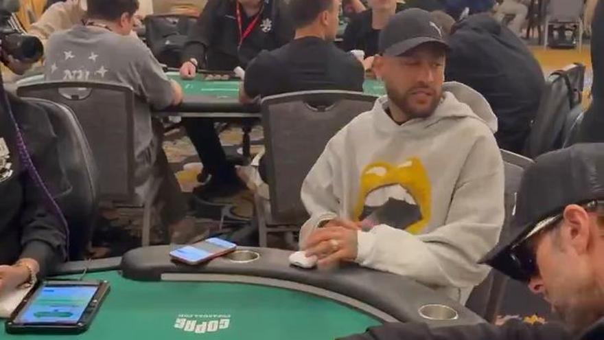 La imagen de Neymar en un torneo de póker que no gustó a muchos hinchas