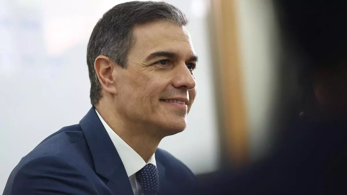 Sánchez denuncia el acoso de medios "ultraderechistas" a Santos Cerdán en su domicilio