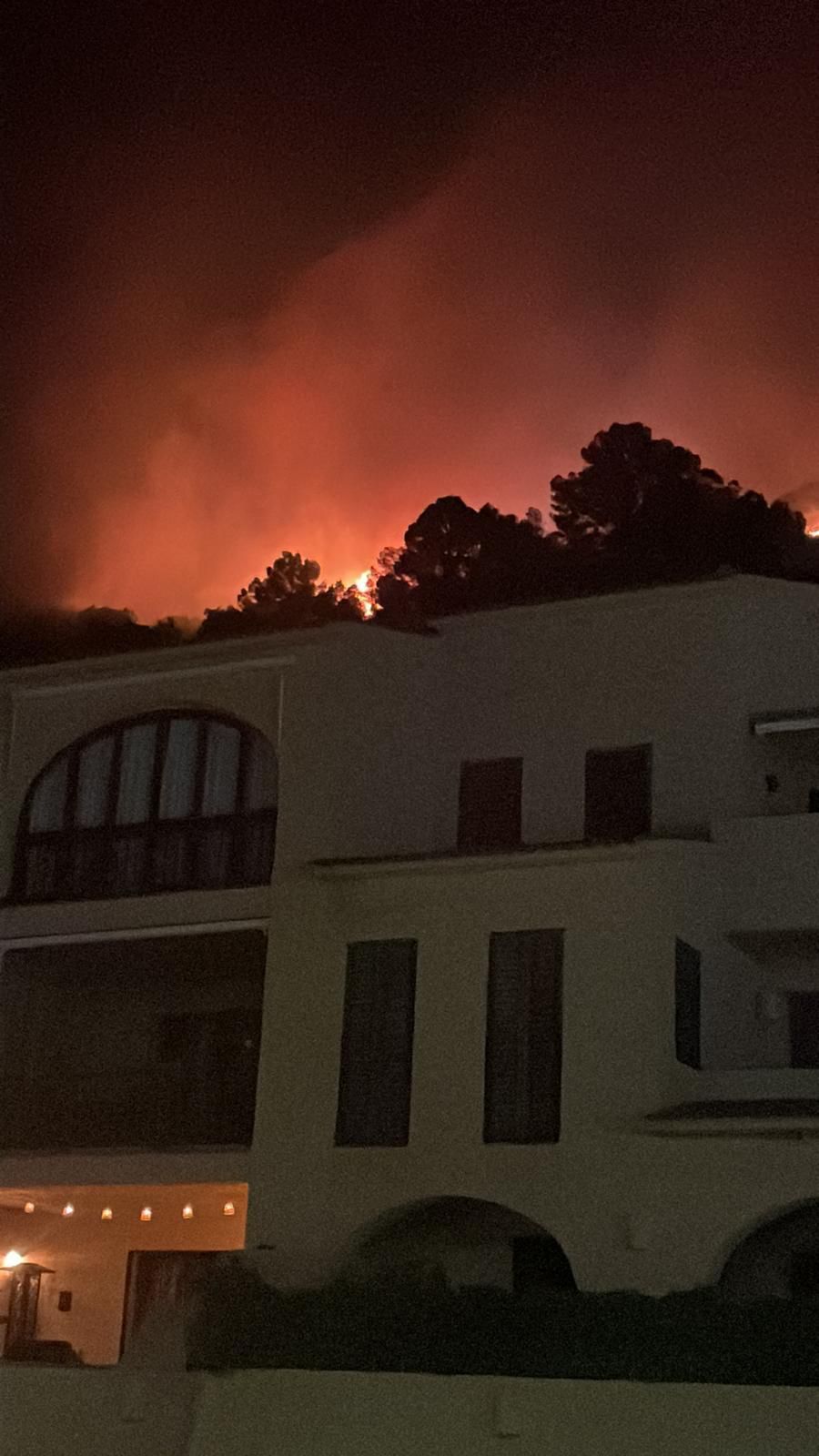 Estas son las imágenes del incendio de Altea Hills y el Mascarat