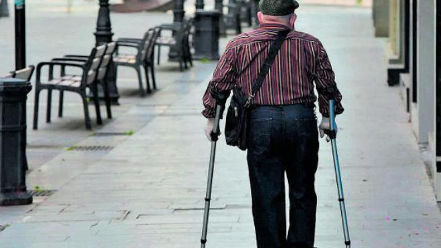 Más de 9.000 mayores y dependientes pueden volver a pasear tras 140 días
