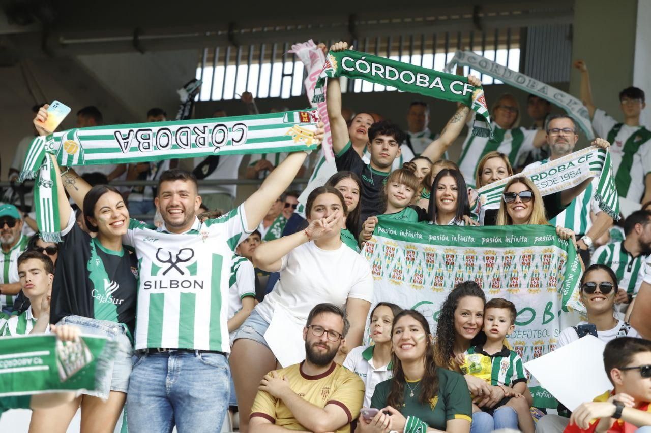 Córdoba CF-Ponferradina | Las imágenes de la afición blanquiverde en el play off de ascenso