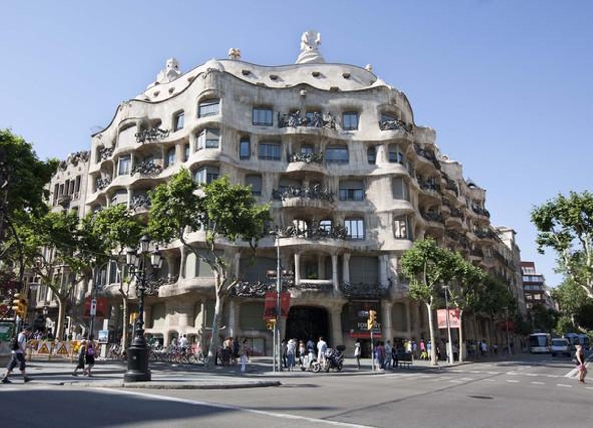 La Pedrera. Des de la seva terrassa es pot apreciar la modernitat, i no només el modernisme, de l’obra d’Antoni Gaudí. XAVIER SANCHÍS (Economista)