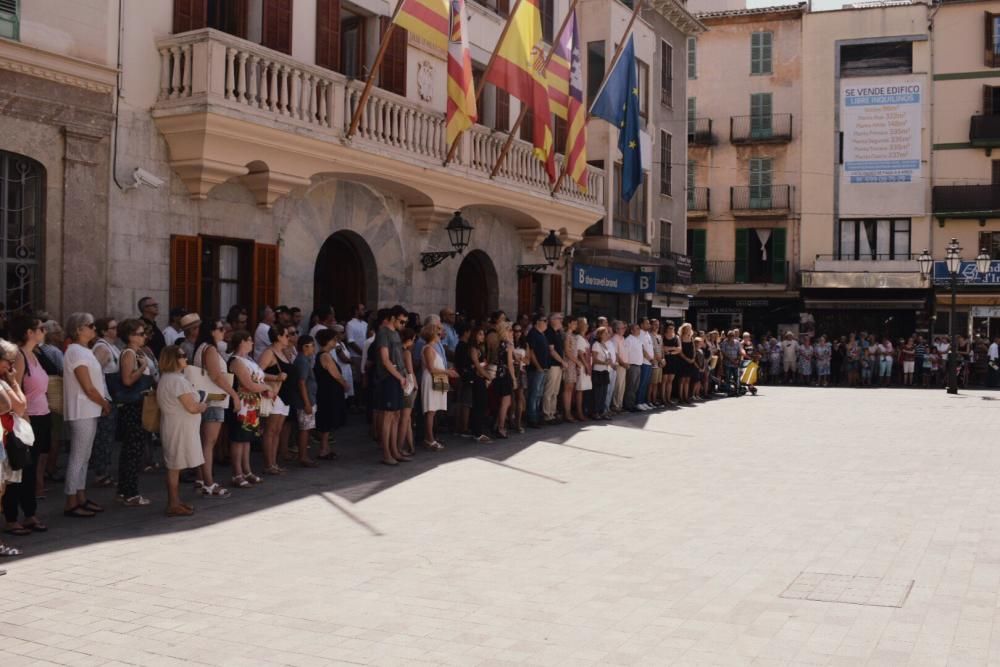 Minutos de silencio en Mallorca en recuerdo a las víctimas del los atentados de Cataluña