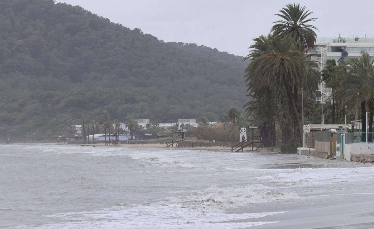 ‘Harry’ vuelve a inundar las Pitiusas sin provocar daños graves a su paso