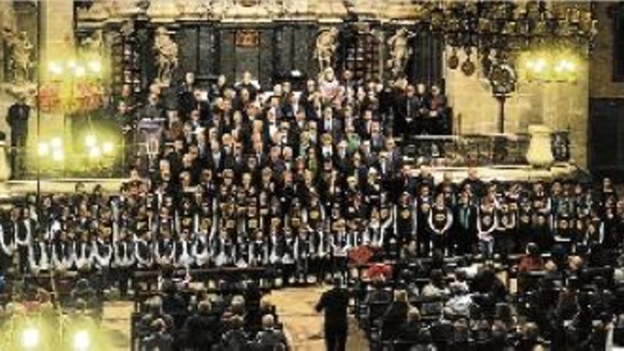 Imatge amb les diferents corals cantant a la basílica d&#039;Igualada