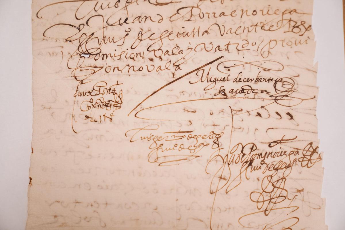 La Firma de "Miguel decerbantes" en el documento fechado en Sevilla en 1593.