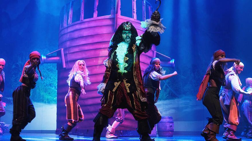 El capitán Garfio interpretado en el musical sobre Peter Pan
