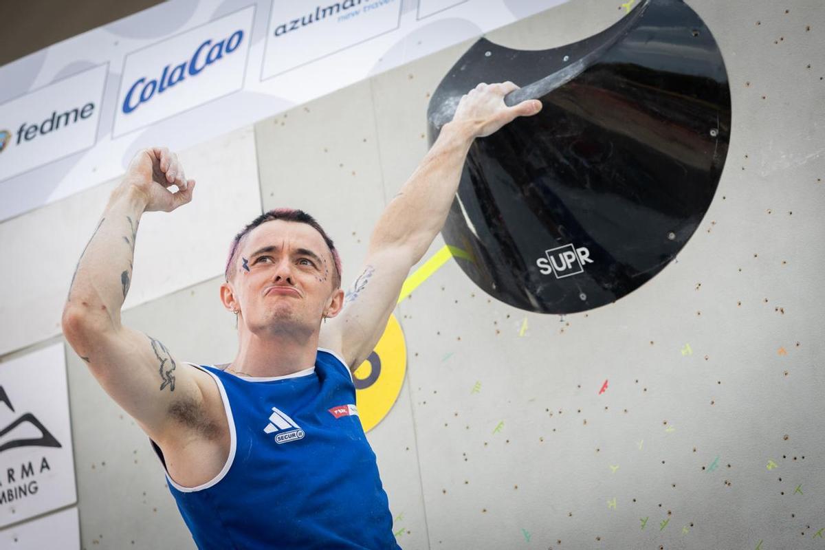 Milne celebra en el muro