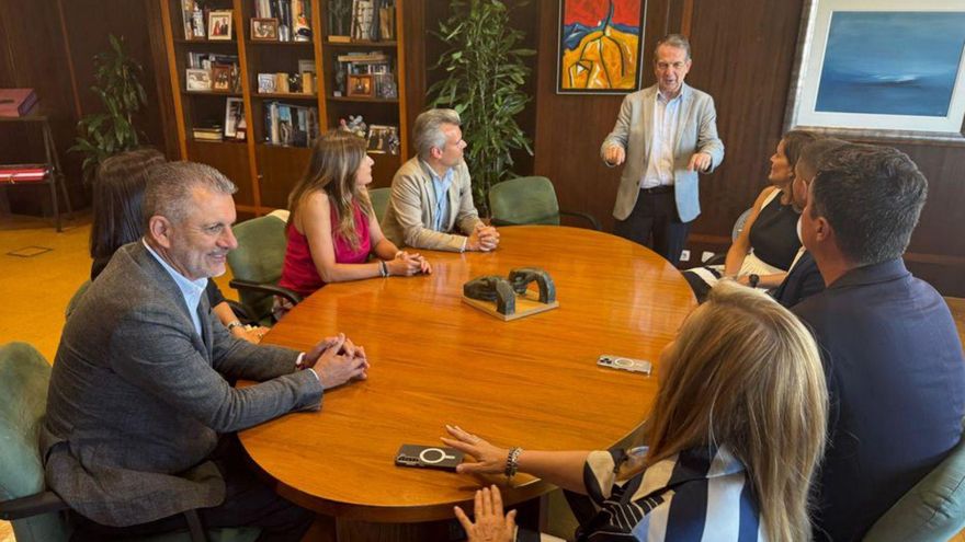 Caballero, con la nueva directiva de Ahosvi.