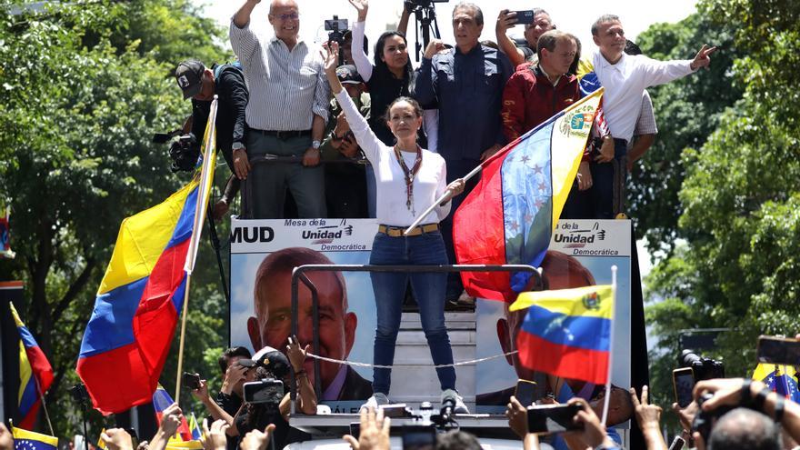 Corina Machado encabeza la protesta opositora en Caracas al grito de “libertad”