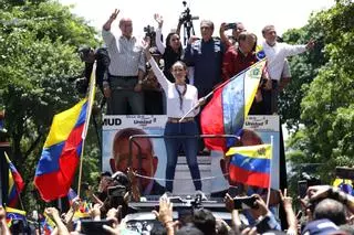 Corina Machado encabeza la protesta opositora en Caracas al grito de “libertad”