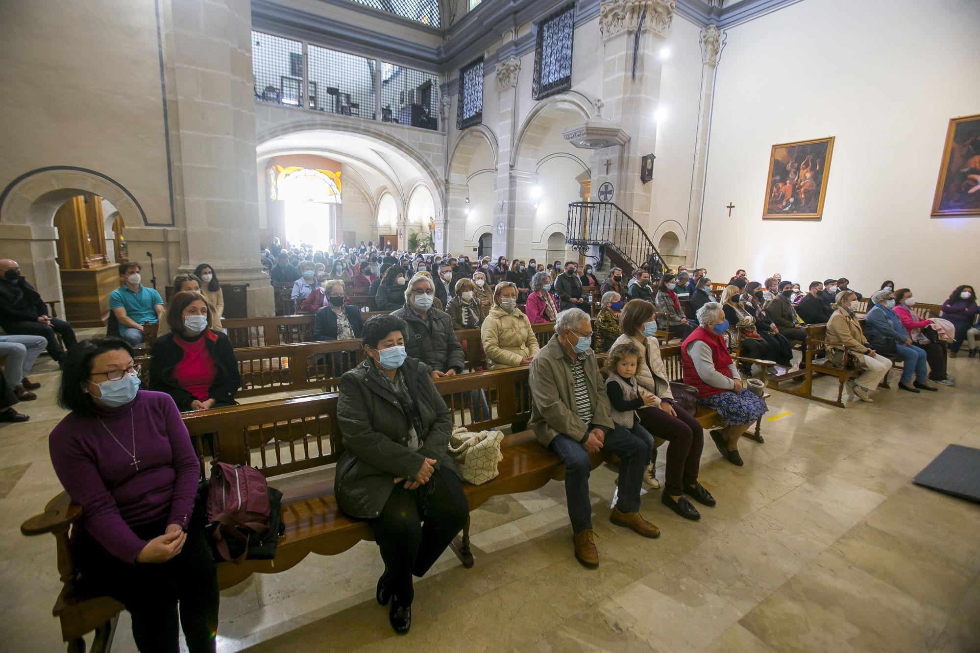 Largas colas en Santa Faz durante el domingo