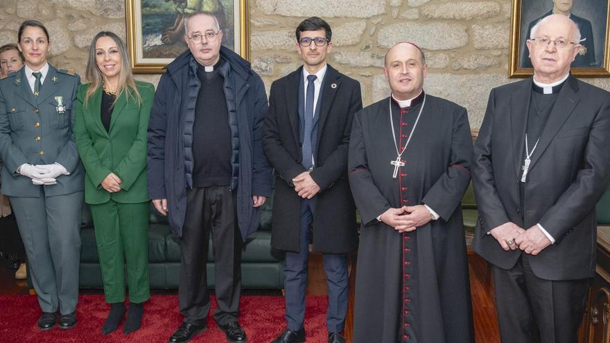 Visita del arzobispo Prieto a Padrón para estrechar lazos y colaborar con el Concello