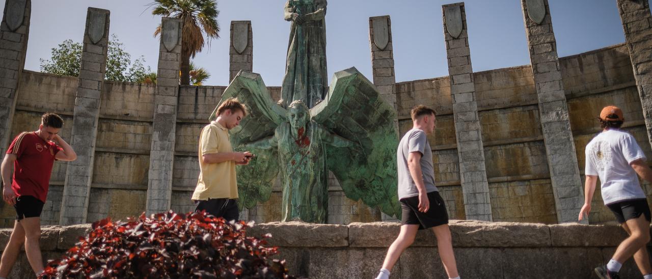 Monumento a Franco situado en la avenida de Anaga, en Santa Cruz.