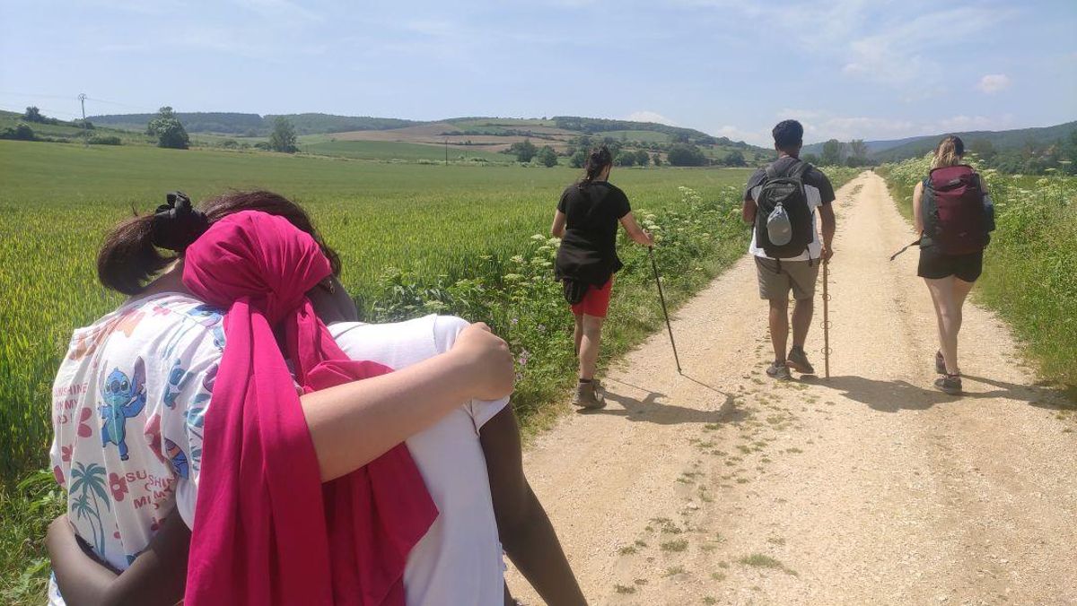 Un grupo de alumnos del IES Río de Gállego de Zaragoza realizan el Camino de Santiago