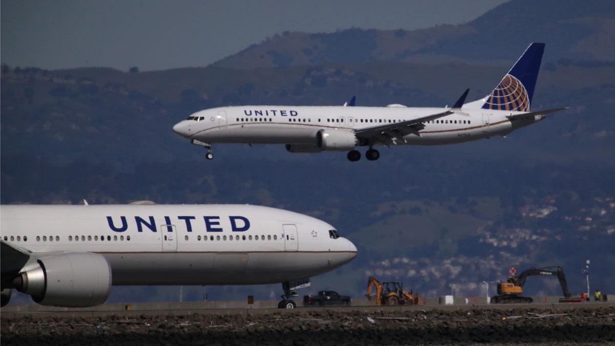 Boeing suspenderá en enero la fabricación del 737 Max y cae en bolsa un 4,29 %. En la foto, un avión de ese modelo aterriza en San Francisco.