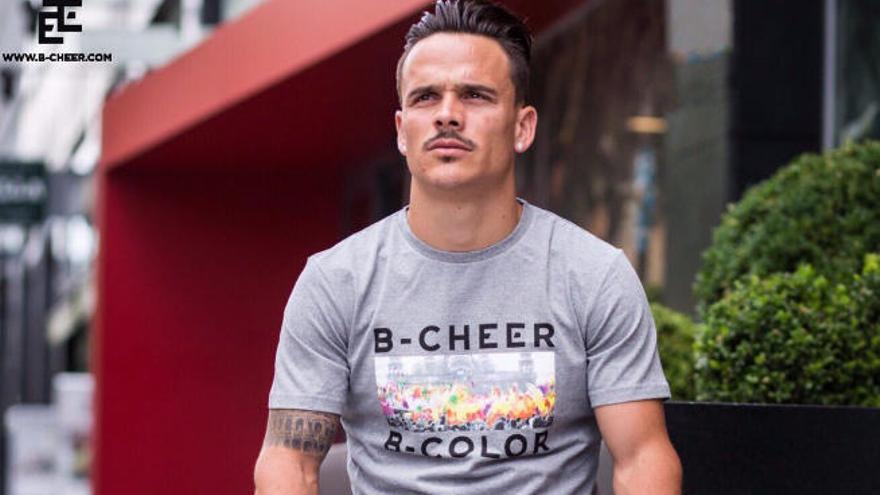 Roque Mesa, jugador del Swansea, y representante de B-CHEER.