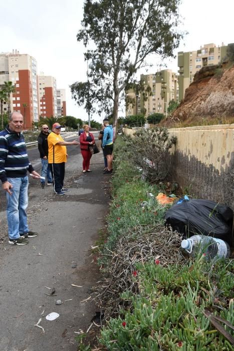 16/02/2019 TELDE. Escape de aguas residuales en Jinamar y mal estado de carreteras y edificios.   Fotografa: YAIZA SOCORRO.